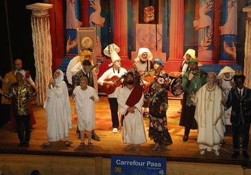 Actuación de Los Escusaos, ganadores del año pasado