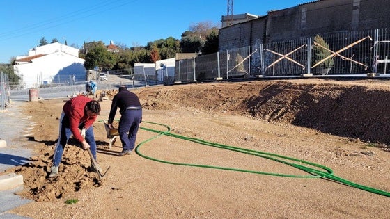 Continúan los trabajos en la plaza de las Piletas