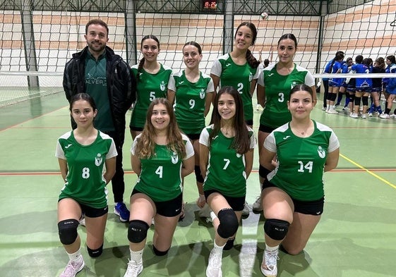 Las chicas de voleibol comienzan el año con derrota