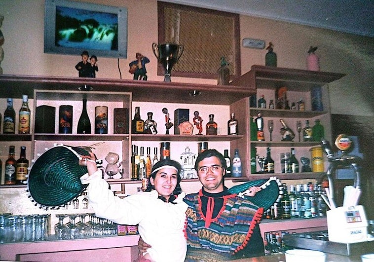 25 años tras la barra: la historia de un bar que forma parte de la vida de Valverde