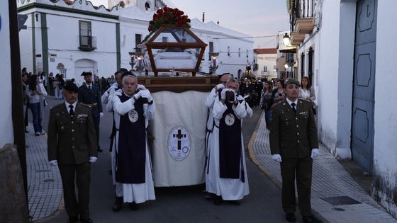 El Santo Entierro llena de emoción el Viernes Santo en Valverde