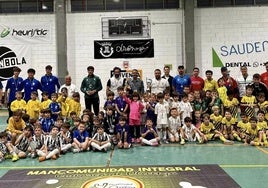 Foto de los equipos participantes.