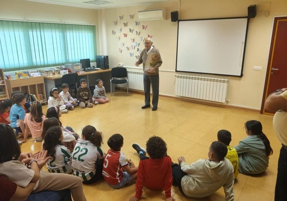 Joaquín Llera contando el cuento