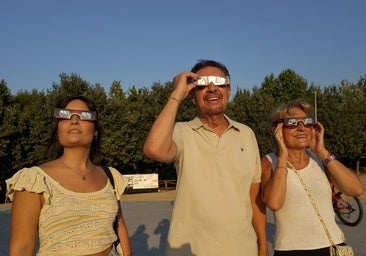 Una familia valverdeña disfrutando del acontecimiento