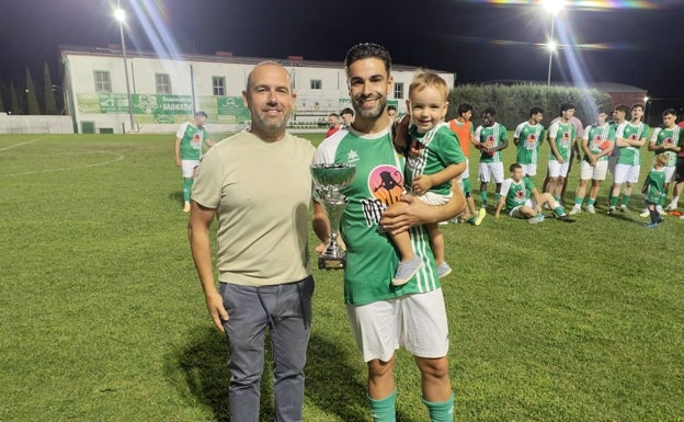 Trofeo al campeón del torneo, el Racing CP Valverdeño