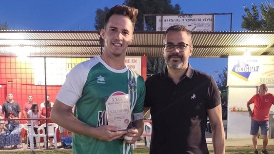 Jona recoge el trofeo de subcampeón