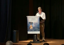 Manuel durante su presentación