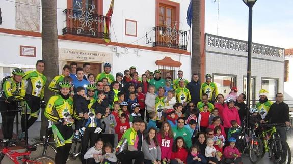 Participantes en el III Paseo Novideño