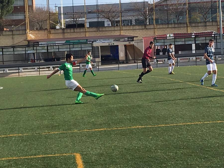 Encuentro entre el Deportivo Pacense C y los juveniles del Racing Valverdeño