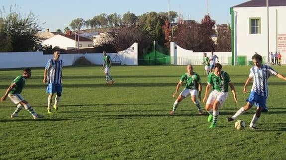 Encuentro de ida entre el Racing Valverdeño y el Don Álvaro