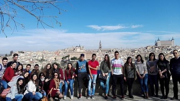 Con Toledo al fondo