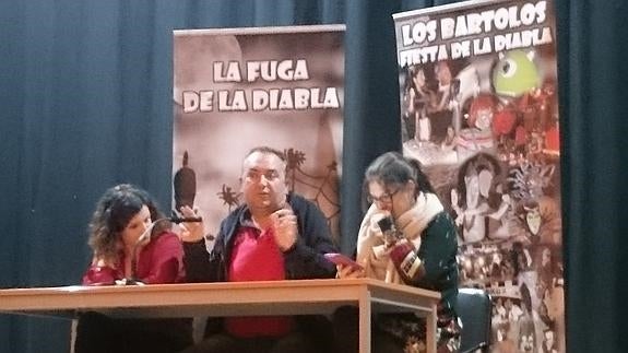 Francis Conde junto a Diana Martínez y Luisa Gaitán