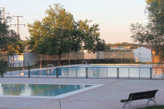 Hoy viernes abre la piscina municipal