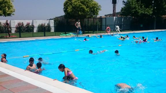 Los pequeños se dan un baño a última hora