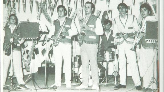 "Los Glemer", con Ramiro Nogales "Botones", Eugenio Sánchez, Emilio Jorge, Laureano Fernández, Ramiro Morera (vocalista) y Justo Pachco