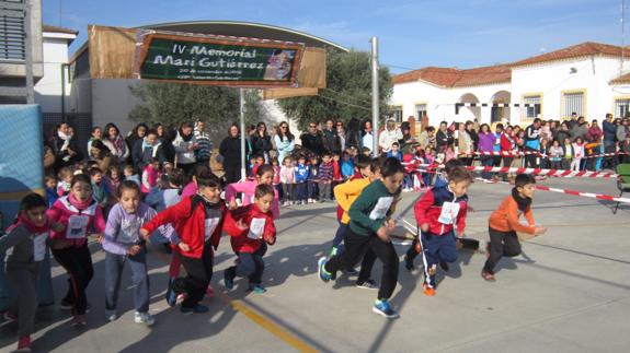 Salida de uno de los grupos en la carrera solidaria