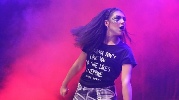 Actuación de Irene Silva en el Concurso de Talentos Fevalpop Joven 2016