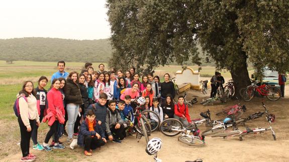 La comitiva descansó y retomó fuerzas junto al pilar del Rebellao