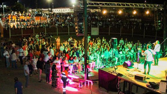 José Manuel Soto sobre el escenario de la plaza de toros