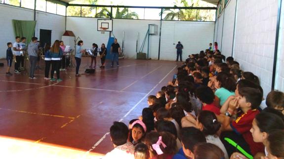 Demostración de la Escuela de Música Municipal en los centros educativos