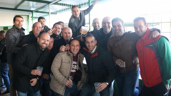 Algunos de los veteranos viendo el encuentro del Racing Valverdeño