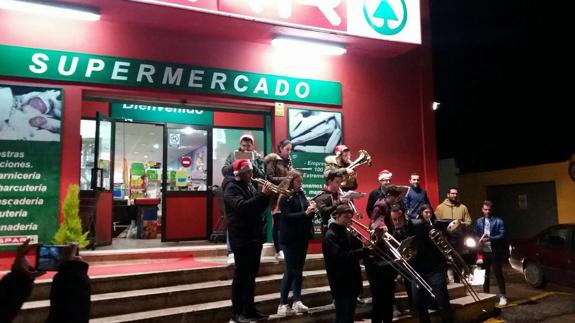 La banda junto al Spar