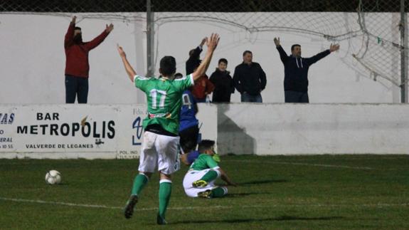 Los valverdeños protestan uno de los penaltis no pitados del Gévora