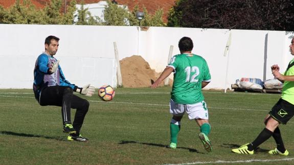 Raúl, con un paradón, fue clave en el triunfo valverdeño