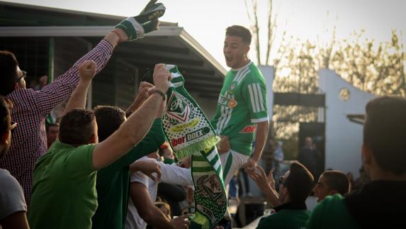 Celebración del gol de Alberto que dio la victoria al equipo racinguista