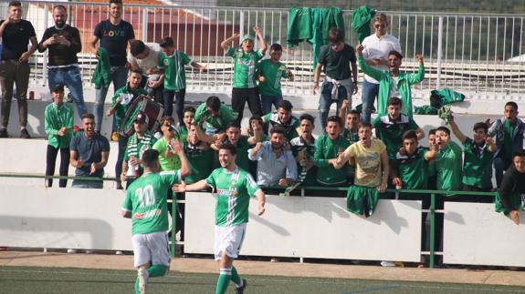 Celebración del gol de Alejandro que dio la victoria a su equipo