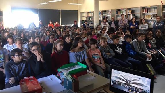 Alumnos que asistieron al acto