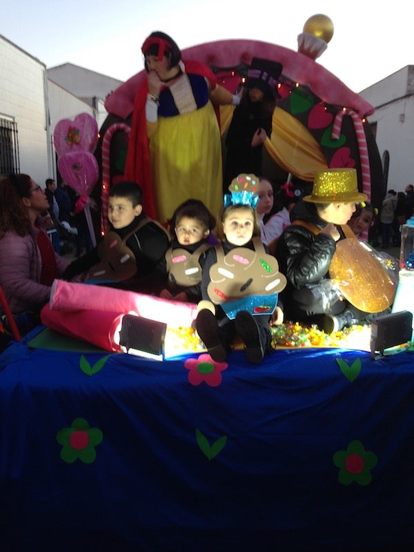 El rostro de los pequeños lo dicen todo ante la atenta mirada de sus padres, que no le quitan los ojos de encima