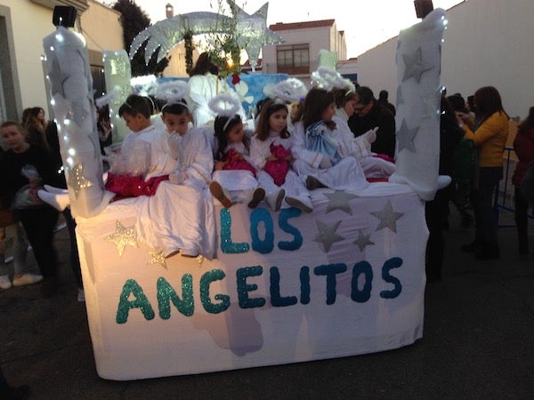 Como su propio nombre, los integrantes de esta angelical carroza ejercieron de tal a lo largo del itinerario 