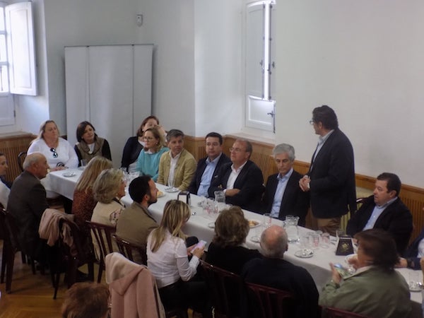 Adolfo Suárez Illana durante su encuentro en la Casa de la Cultura. 