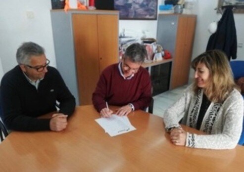 Joaquín Rodríguez (centro), presidente de la Mancomunidad durante la firma del acuerdo. 