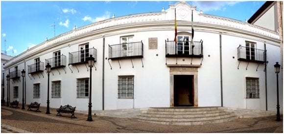 Fachada del Ayuntamiento de Villafranca. 