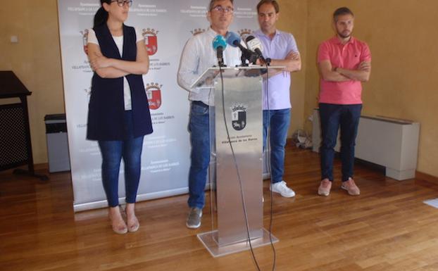 Joaquín Rodríguez (en el centro) durante la rueda de prensa de esta mañana. 