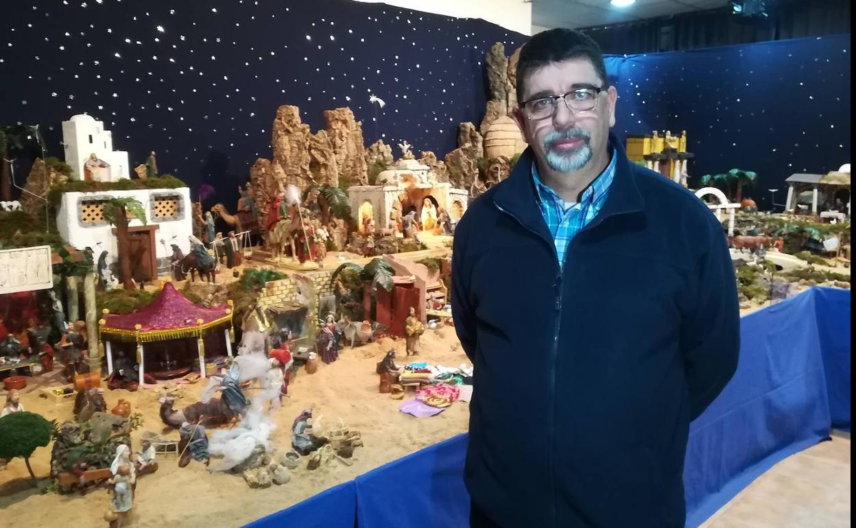 José Manuel Macías: «Si pasas rápido no ves nada, los detalles son lo que caracteriza a este portal»