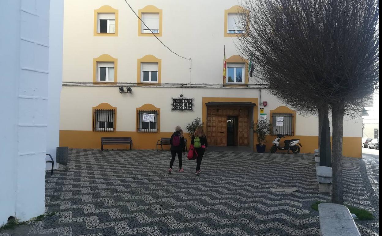 Las doce camareras-limpiadoras de la residencia 'La Coronada' denuncian falta de personal