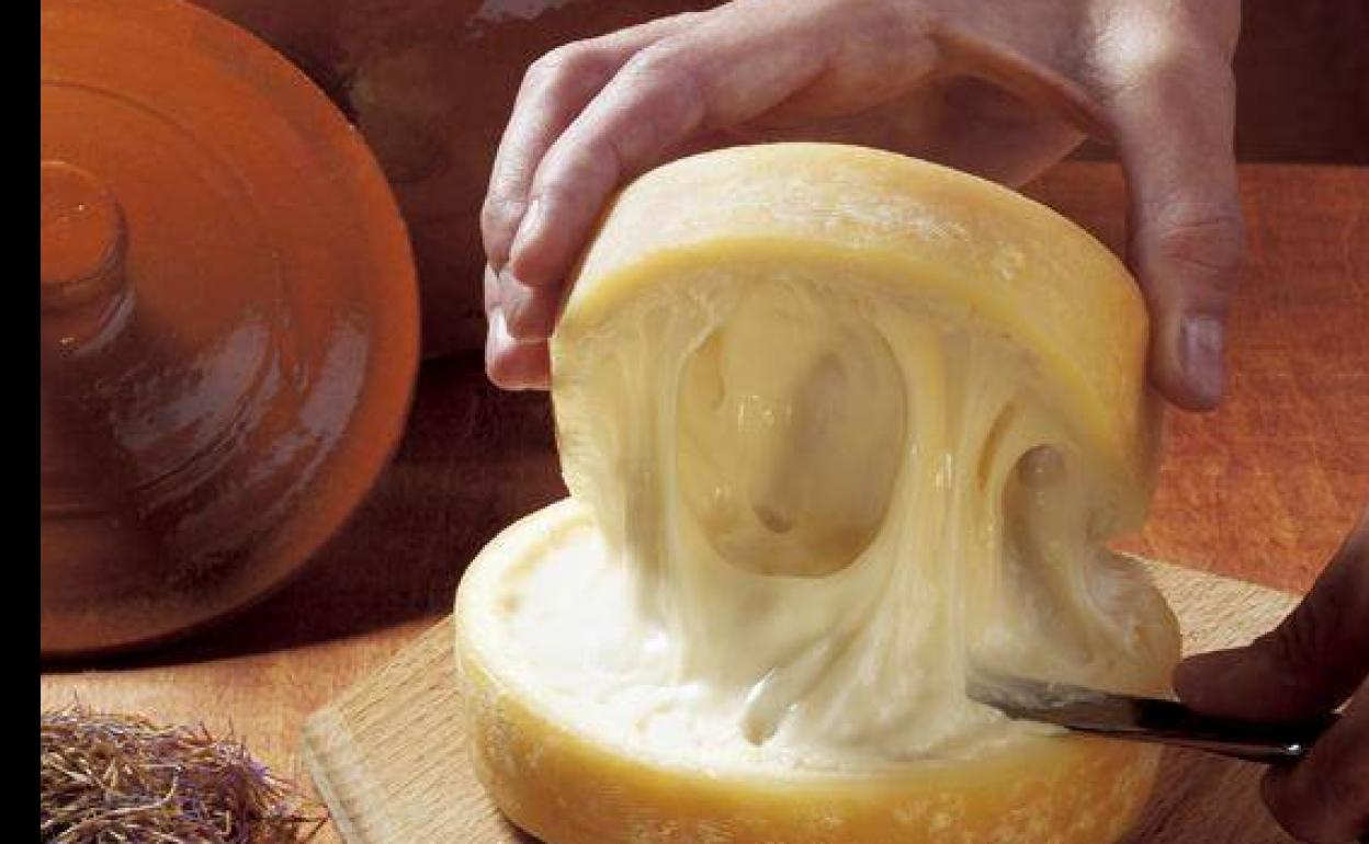 Dos primeros premios para la Torta de Barros en el Concurso de Quesos Artesanos de Santiponce