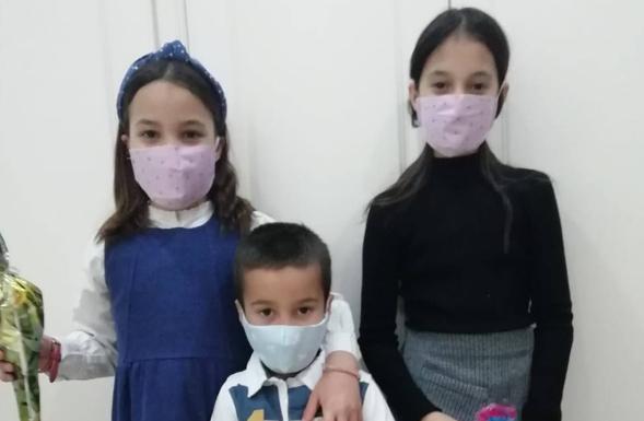 Alba, Paula y Queru, listos para salir a la calle 