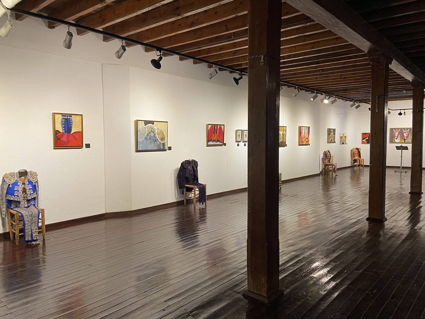 Fotos: Exposición taurina "Tarde de Gloria" de Toña Chachón