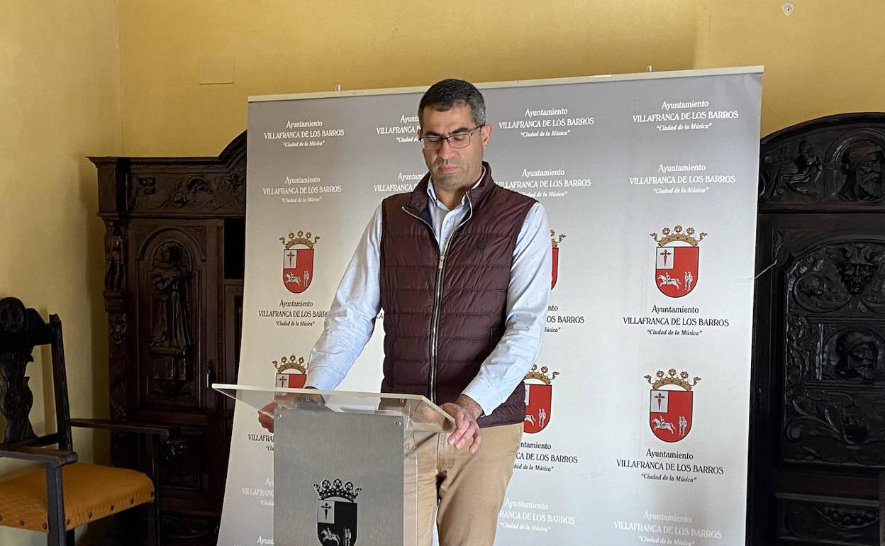 El alcalde de Villafranca, José Manuel Rama Moya en rueda de prensa 