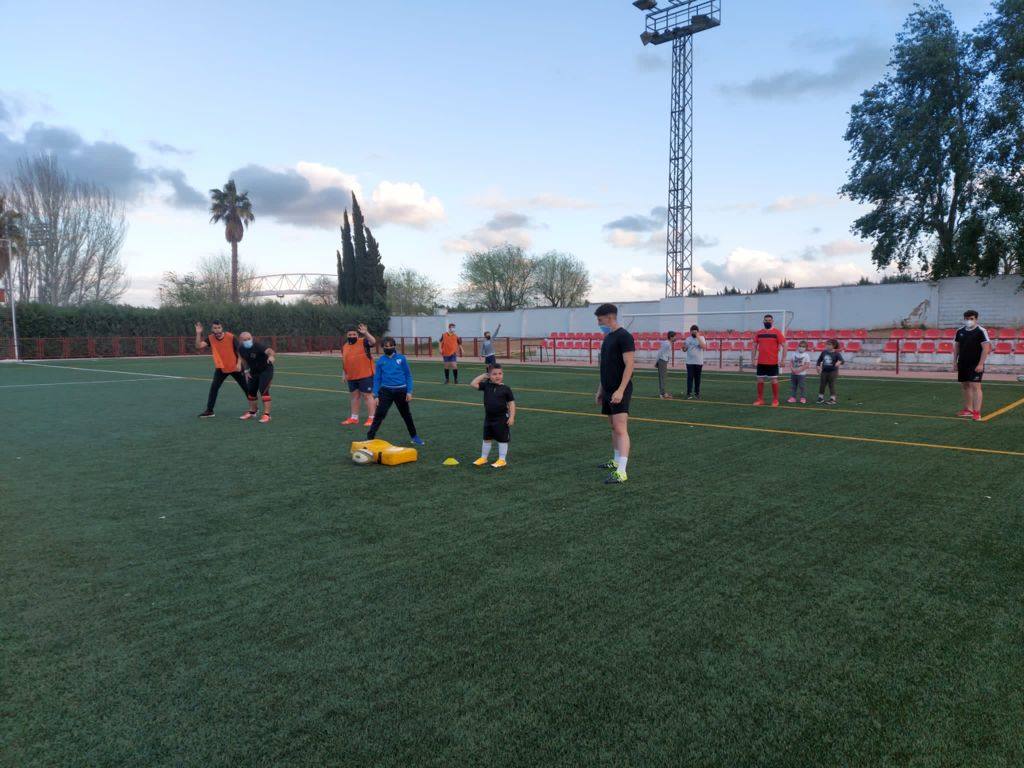 Fotos: Nueva Escuela Deportiva de Rugby en Villafranca de los Barros