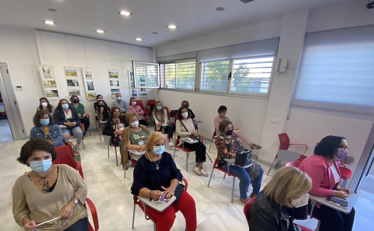 Las asistentes a la jornada en el CID de Villafranca de los Barros 