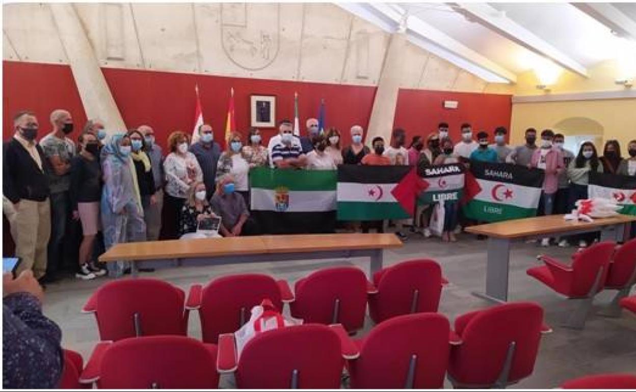 La corporación municipal recibe a los estudiantes del proyecto madrasa Extremadura