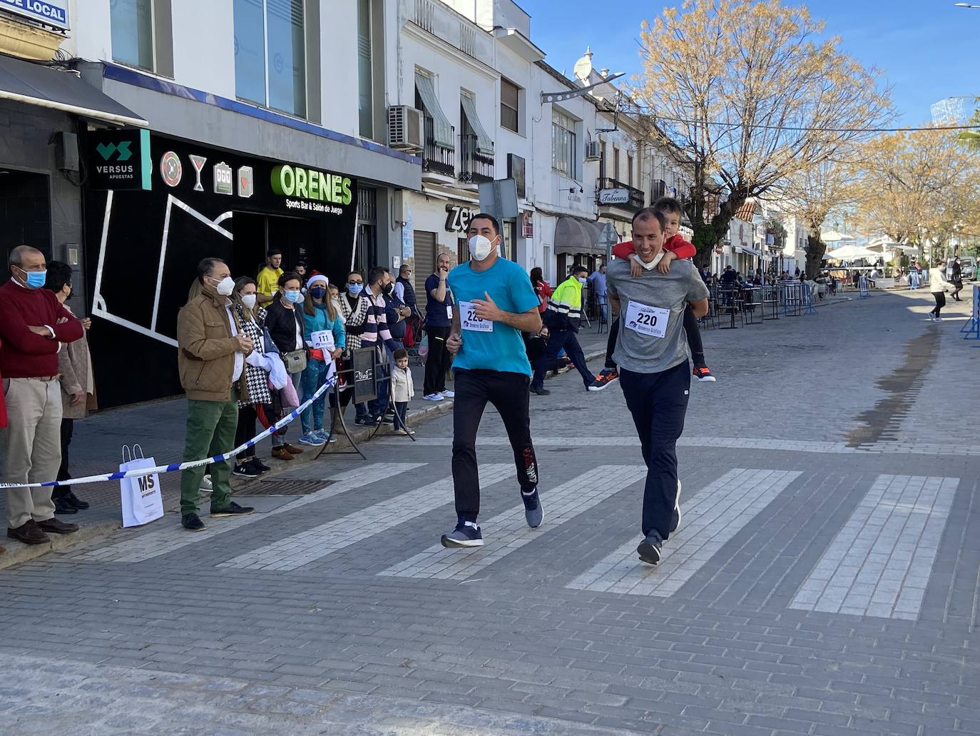 Fotos: Ambiente festivo en el regreso de la San Silvestre