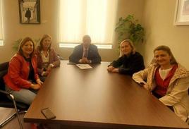 Parte del equipo directivo del Colegio Ntra. Sra. del Carmen junto al Vicepresidente Tercero de la institución