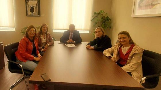 El colegio Ntra. Sra. del Carmen recaba apoyos en la Diputación de Badajoz para la Medalla de Extremadura