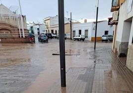 La zona del Caño de Villafranca inundada por las intensas lluvias de este viernes.